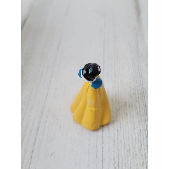 Mini snow white Disney princess Pixar toy figure - Picture 4 of 5